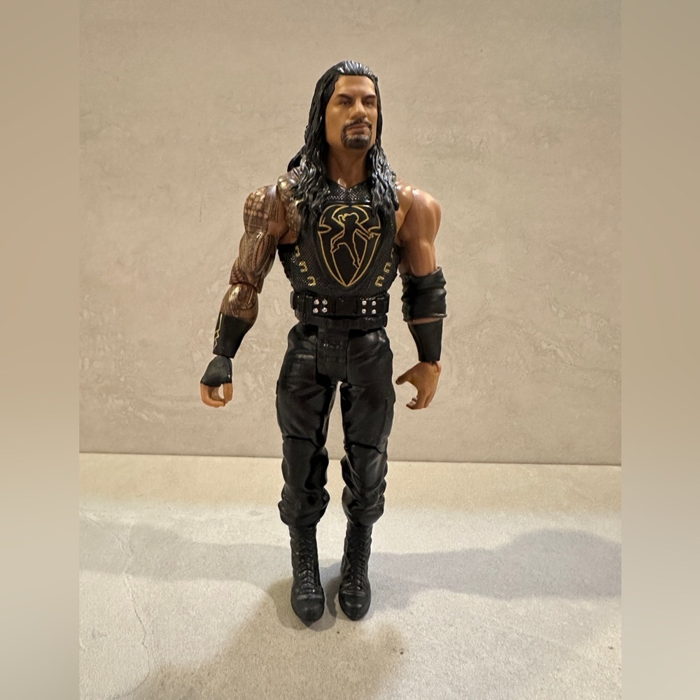 2017 WWE Roman Reigns Mattel Basic Series (Gold) Wrestling Action Figure